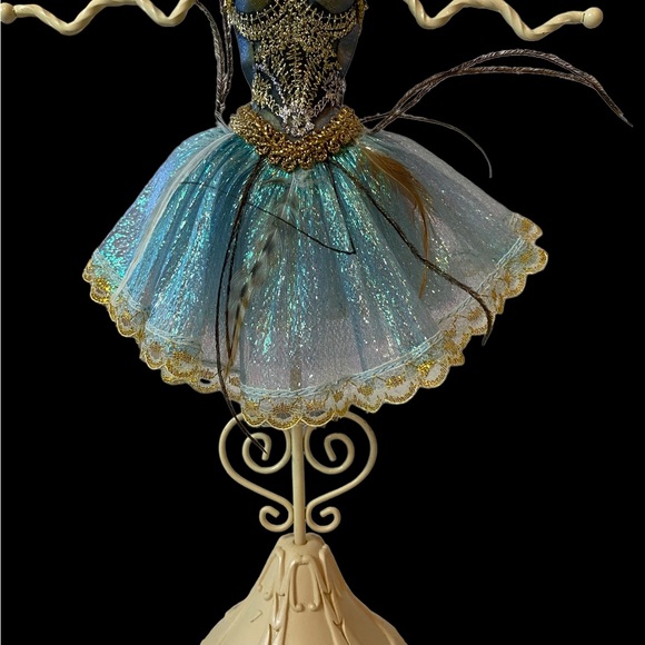 Ballerina Shaped Jewelry Organizer - Picture 4 of 8